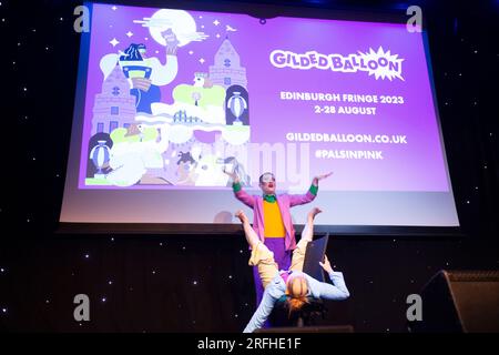 Edimburgo. Scozia, Regno Unito. 3 agosto 2023. Press Call: Evento di lancio della mongolfiera dorata e presentazione al Teviot Row House. Edinburgh Picture Credit: Pako Mera/Alamy Live News Foto Stock