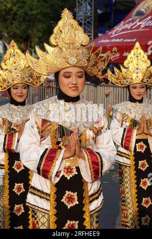 Bedana dance. Questa danza simboleggia l'amicizia e l'associazione nella società. Foto Stock