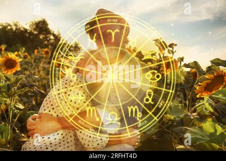 Compatibilità con oroscopi. Coppia amorevole e ruota zodiacale Foto Stock