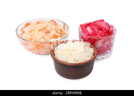 Crauti deliziosi preparati secondo diverse ricette su sfondo bianco Foto Stock