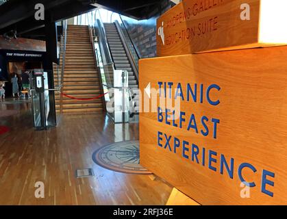 Cartello d'ingresso per la mostra Titanic Experience all'interno del Titanic Belfast, situato nel Titanic Quarter, Belfast, Irlanda del Nord. Foto Stock