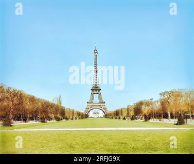 La Torre Eiffel e il Jardin de la Tour Eiffel, dal campo di Marte, Parigi, Francia Foto Stock
