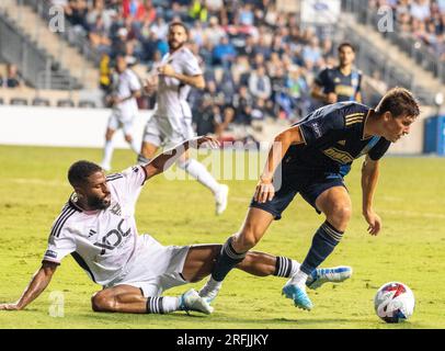 Chester, Pennsylvania, USA. 3 agosto 2023. 3 agosto 2023, Chester PA, USA: Il giocatore dei Philadelphia Union, CHRIS DONOVAN (25) combatte per il pallone contro D.C. Giocatore Unito, RUAN (2). L'Unione ha battuto D.C. Uniti nei calci di rigore. Immagine di credito: © Ricky Fitchett via ZUMA Wire (immagine di credito: © Ricky Fitchett/ZUMA Press Wire) SOLO USO EDITORIALE! Non per USO commerciale! Foto Stock