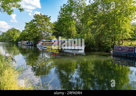 Boote auf der Themse bei Port Meadow a Oxford, Oxfordshire, Inghilterra, Großbritannien, Europa | barche sul Tamigi a Port Meadow a Oxford, Oxfords Foto Stock