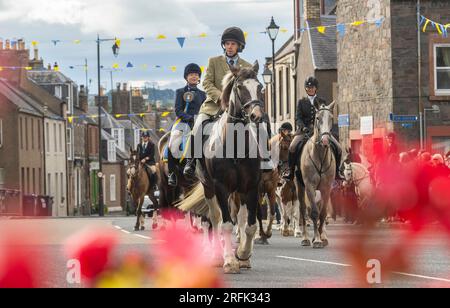 Lauder, Regno Unito. 3 agosto 2023. 3 agosto 2023 Lauder Common Riding 2023 Riders si radunano a Lauder prima di partire per il Preliminary Ride Out, che è una corsa in vista dell'evento principale di sabato 5 agosto, quando il Cornet guida la Cavalcade intorno al Burgh of Lauder. Foto: phil wilkinson/Alamy Live News Foto Stock