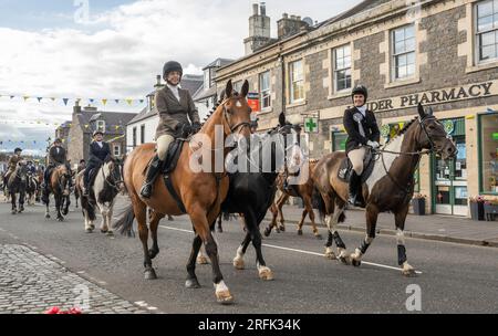 Lauder, Regno Unito. 3 agosto 2023. 3 agosto 2023 Lauder Common Riding 2023 Riders si radunano a Lauder prima di partire per il Preliminary Ride Out, che è una corsa in vista dell'evento principale di sabato 5 agosto, quando il Cornet guida la Cavalcade intorno al Burgh of Lauder. Foto: phil wilkinson/Alamy Live News Foto Stock