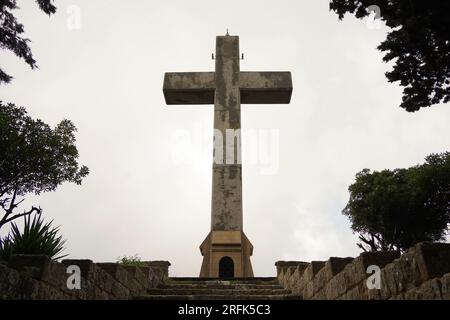 La croce gigante sulla piattaforma di osservazione del Monte Filerimos. Rhodes Dodecaneso. Grecia Foto Stock