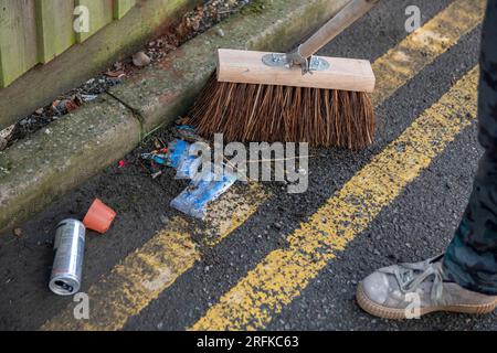 Community Payback Cleaning and Clearing a Harrow Greater London Foto Stock