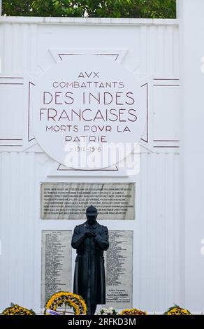 Pondicherry, India - 15 luglio 2023: Il memoriale di guerra francese a Puducherry, India. Memoriale di guerra dedicato ai residenti dell'India francese che morirono per il Foto Stock