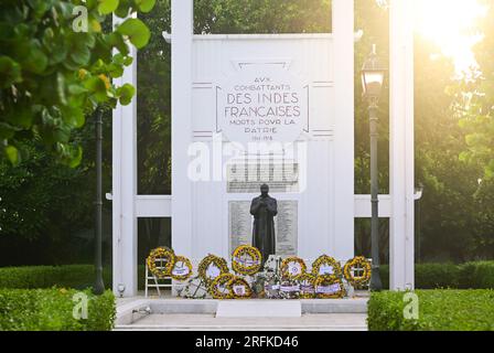 Pondicherry, India - 15 luglio 2023: Il memoriale di guerra francese a Puducherry, India. Memoriale di guerra dedicato ai residenti dell'India francese che morirono per il Foto Stock
