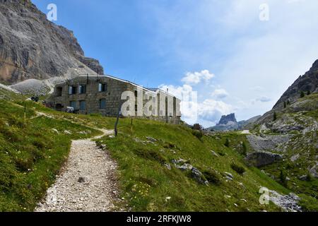 Fortre tre Sassi al valparola, nelle Dolomiti del Veneto e nella provincia di Belluno in Italia Foto Stock