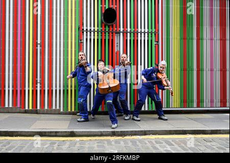 Edimburgo, Scozia, Regno Unito. 4 agosto 2023. Edinburgh Fringe: Il quartetto d'archi Bowjangles è un gruppo irriverente e anarchico di generi musicali che unisce musica, teatro e commedia in un modo mai visto prima. In mostra al Gilded Balloon Patter Hoos, Venue 24 dal 5 agosto Crediti: Craig Brown/Alamy Live News Foto Stock