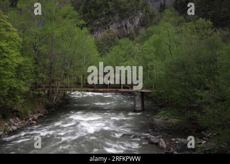 Vecchio ponte ferroviario sul fiume ishikari distretto di Kamikawa, Hokkaidō Giappone Foto Stock