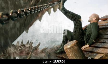 MEG 2: THE TRENCH 2023 Warner Bros. Film con Jason Statham Foto Stock