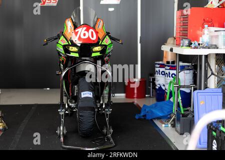 Suzuka, GIAPPONE, 4 agosto 2023. Il Team YSS Mercury Kawasaki Plaza Suita Kawasaki ZX-10R categoria NSTK durante la 44A gara di Endurance 2023 della Coca-Cola Suzuka 8hr, Giappone. Crediti: Ivica Glavas/Speed Media/Alamy Live News Foto Stock