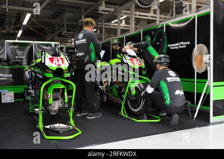 Suzuka, GIAPPONE, 4 agosto 2023. Team Kawasaki Plaza Racing Team Kawasaki ZX-10R categoria NSTK durante la 44A Coca-Cola Suzuka 8hr Endurance Race 2023, Giappone. Crediti: Ivica Glavas/Speed Media/Alamy Live News Foto Stock