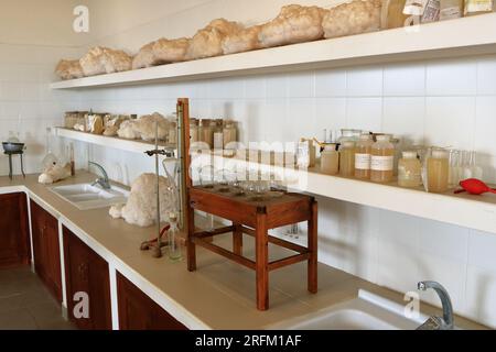 Cagliari: Antico laboratorio museo delle saline nel Parco regionale del Molentargius - Idrovora di Rollo - Sardegna in Italia Foto Stock