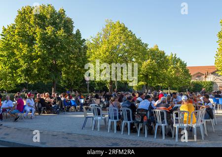 33esima edizione della BBW (Brescoudos Bike Week), il più grande raduno motociclistico della regione. Attraversamento per Colombiers. Occitanie, francia Foto Stock