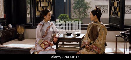Crouching Tiger, Hidden Dragon wo hu cang Long Year : 2000 China Director : Ang Lee Ziyi Zhang, Michelle Yeoh Foto Stock