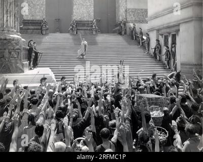 Cleopatra è un 1934 film epico diretto da Cecil B. DeMille che retells la storia di Cleopatra VII d'Egitto. Claudette Colbert stelle come Cleopatra, Warren William come Giulio Cesare e Henry Wilcoxon come Marc Antony. Foto Stock