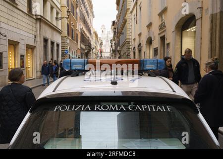 Italia, Roma, Lazio, via Tomacelli, auto della polizia, Foto Stock