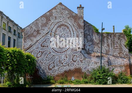 Francia, regione Hauts-de-France, Pas-de-Calais, Calais, quai du Commerce (banchina), Cité internationale de la Dentelle et de la Mode de Calais (museo), muro dipinto Foto Stock