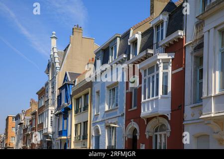 Francia, regione Hauts-de-France, dipartimento del Nord, Dunkerque, Malo-les-Bains, avenue About, facciate di ville, Foto Stock