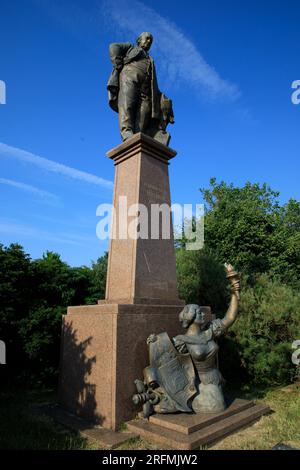 Francia, regione Hauts-de-France, dipartimento Nord, Dunkerque, il grande distretto e l'area portuale, monumento omaggio all'industriale e politico francese Jean-Baptiste Trystram Foto Stock