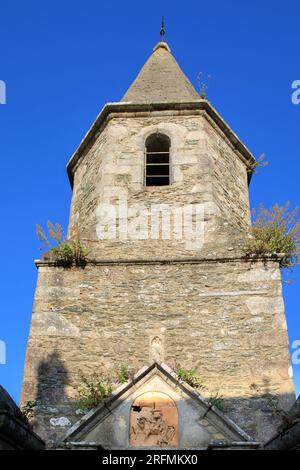 Francia, regione della Normandia, dipartimento della Manica, Urville-Nacqueville, ex chiesa di Urville, campanile, statua di san Martino, Foto Stock