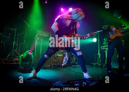Esibizione dal vivo all'HRH AOR, Blues and Crows all'O2 Academy di Leicester, giugno 2023 Foto Stock