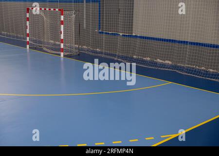 Porta per futsal o pallamano in palestra, porta di un campo da gioco di calcio o pallamano Foto Stock