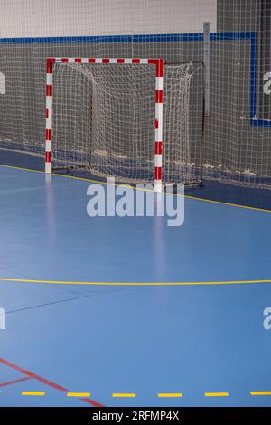 Porta per mini football, futsal indoor e pallamano nel moderno campo sportivo Foto Stock