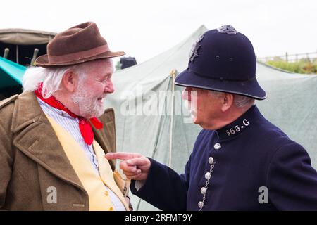 Reenactor al fine settimana degli anni '1940 sulla Great Central Railway Foto Stock