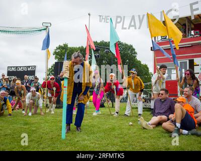 Wilderness Festival, Charlbury, Regno Unito. 4 agosto 2023. Rivelatori vestiti per il festival di quattro giorni che celebra l'arte, la cultura e la musica. Crediti: Andrew Walmsley/Alamy Live News Foto Stock