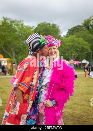 Wilderness Festival, Charlbury, Regno Unito. 4 agosto 2023. Rivelatori vestiti per il festival di quattro giorni che celebra l'arte, la cultura e la musica. Crediti: Andrew Walmsley/Alamy Live News Foto Stock