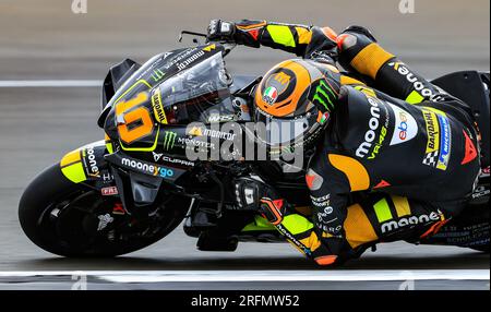 Luca Marini di Mooney VR46 Racing durante le prove libere due davanti al Gran Premio britannico Monster Energy 2023 a Silverstone, Towcester. Data immagine: Venerdì 4 agosto 2023. Foto Stock