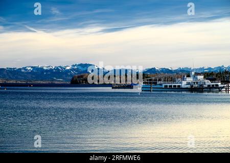 Abendstimmung am Starnberger vedi mit Blick zur Alpenkette Foto Stock