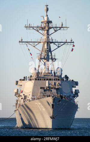 Port Hueneme, Stati Uniti. 24 ottobre 2022. Negli Stati Uniti Il cacciatorpediniere USS Decatur, classe Arleigh Burke, si getta nel porto presso il Naval Surface Warfare Center, il 24 ottobre 2022 a Port Hueneme, California. Crediti: Eric Parsons/US Navy Photo/Alamy Live News Foto Stock