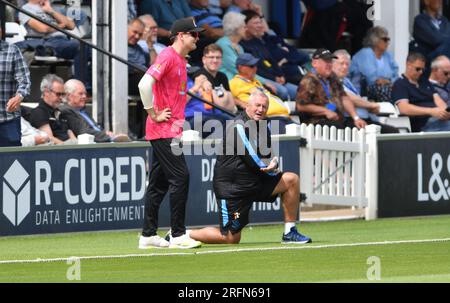 Hove UK 4 agosto 2023 - il capo-allenatore del Sussex Paul Farbrace durante la partita di cricket della Metro Bank One Day Cup tra Sussex Sharks e Durham al 1st Central County Ground di Hove : Credit Simon Dack /TPI/ Alamy Live News Foto Stock