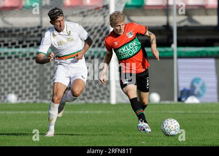 Nijmegen, Paesi Bassi. 4 agosto 2023. NIJMEGEN, PAESI BASSI - 4 AGOSTO: Magnus Mattsson del NEC Nijmegen corre con il pallone durante l'amichevole pre-stagionale tra NEC Nijmegen e Venezia FC allo Stadion De Goffert il 4 agosto 2023 a Nijmegen, Paesi Bassi (foto di Broer van den Boom/Orange Pictures) credito: Orange Pics BV/Alamy Live News Foto Stock