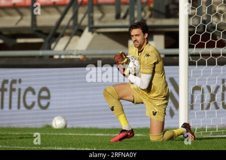 Nijmegen, Paesi Bassi. 4 agosto 2023. NIJMEGEN, PAESI BASSI - 4 AGOSTO: Bruno Bertinato guarda all'amichevole pre-stagionale tra NEC Nijmegen e Venezia FC allo Stadion De Goffert il 4 agosto 2023 a Nijmegen, Paesi Bassi (foto di Broer van den Boom/Orange Pictures) credito: Orange Pics BV/Alamy Live News Foto Stock