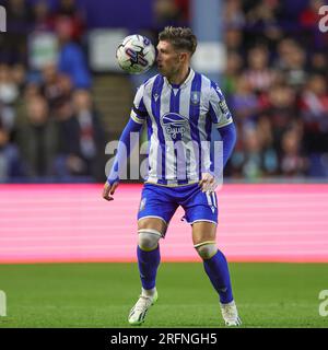 Sheffield, Regno Unito. 4 agosto 2023. Josh Windass di Sheffield Wednesday guarda la palla a distanza ravvicinata durante la partita del campionato Sky Bet Sheffield Wednesday vs Southampton a Hillsborough, Sheffield, Regno Unito, il 4 agosto 2023 (foto di Alfie Cosgrove/News Images) a Sheffield, Regno Unito il 8/4/2023. (Foto di Alfie Cosgrove/News Images/Sipa USA) credito: SIPA USA/Alamy Live News Foto Stock