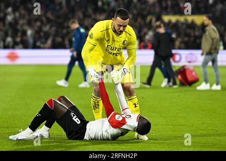 ROTTERDAM - Yankuba Minteh di Feyenoord, il detentore del Feyenoord Justin Bijlow reagisce dopo la sconfitta del 0-1 durante la 27a edizione del Johan Cruijff Shield tra il campione olandese Feyenoord e il vincitore della coppa PSV al Feyenoord Stadium De Kuip il 4 agosto 2023 a Rotterdam, Paesi Bassi. ANP OLAF KRAAK credito: ANP/Alamy Live News Foto Stock