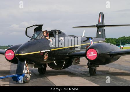 Martin Baker Gloster Meteor T7 aereo jet WA638 al Kemble Airshow. Aeromobili utilizzati per prove di accensione dei sedili di espulsione dalla cabina di pilotaggio posteriore Foto Stock