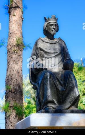 Murcia, Spagna, scultura in metallo di Rey Alfonso X el Sabio. In inglese: King Alfonso X the Wise. Foto Stock