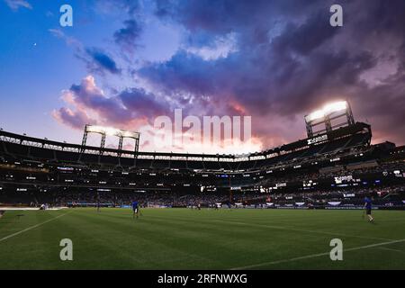 Tramonto durante la partita MLS vs Liga MX, domenica 23 giugno 2023 al Citi Field di New York, NY. L'Atlas FC ha sconfitto il NYCFC per 1-0. (Ariel Fox/NON PESCATO) Foto Stock