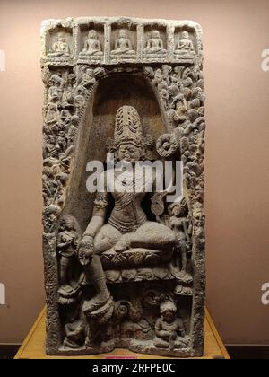 Padmapani Avalokiteshvara. Baneswaranasi, Narasinghpur, Cuttack. XI secolo d.C. Bodhisattva come portatore di loto Padmapani era una forma favorita di Aval Foto Stock