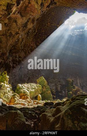 Grotte Di Castellana, Puglia, Italia. Sorgono a meno di due chilometri dalla città nel sud-est di Murge a 330 m.s.l.m. forma di altopiano calcareo Foto Stock