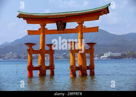 Itsukushima Jinja Otorii (grande porta Torii) - Itsukushima Giappone Foto Stock