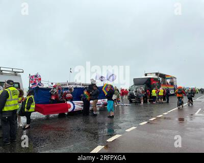 La gente partecipa al Brighton Pride festival nell'East Sussex. Data foto: Sabato 5 agosto 2023. Foto Stock